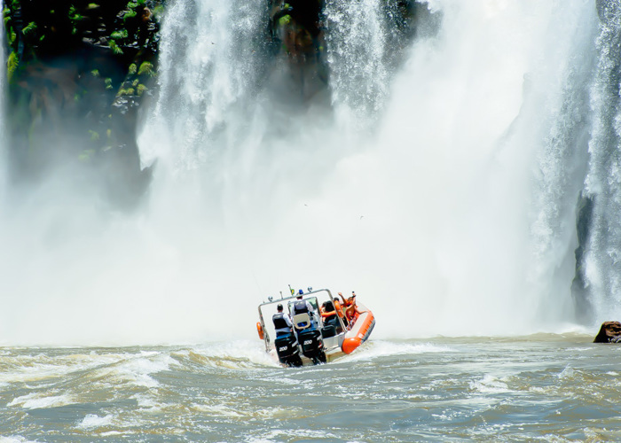 Rejs pod wodospadami Iguazu